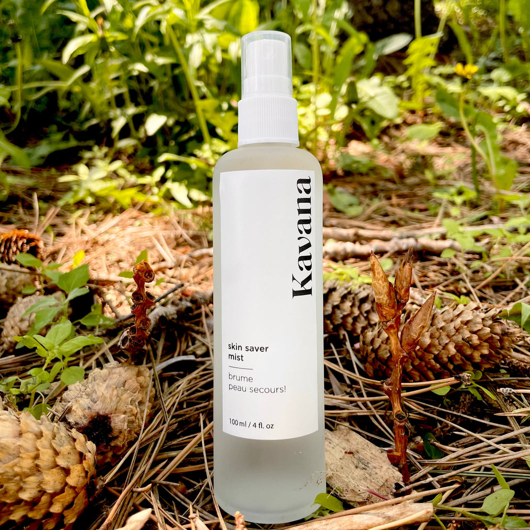 Kavana's Skin Saver Mist with Hypochlorous Acid and Hyaluronic Acid and Aloe Vera, for scrapes, cuts, bruises and summer skin needs. Packaged in a 100ml glass bottle with mist/spray closure. 