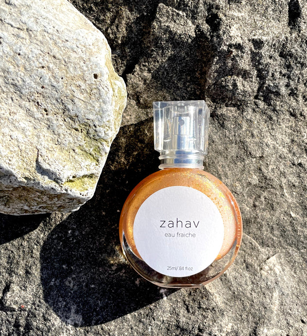 Kavana's Zahav, Eau fraiche, is a handmade, non-toxic light fragrance with a hint of golden shimmer.  Perfect for a summer hair spritz to add shine and delicious scent to the hair.  It's an updated nod to classic Eau de Cologne- a fresh and sophisticated citrus bouquet, blended with white flowers of neroli and orange blossom. An intoxicating and heady blend.