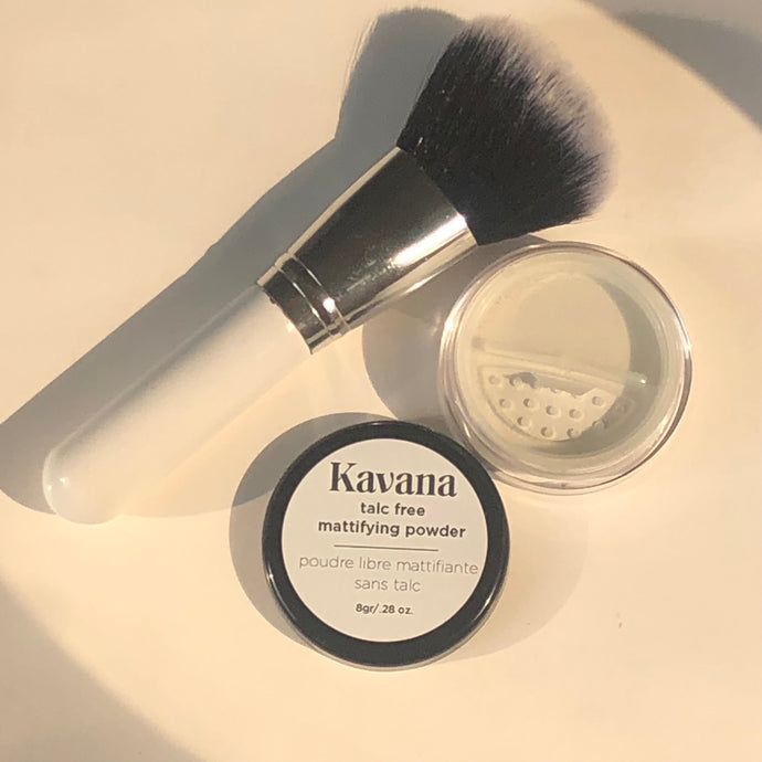 Kavana's loose podwer is mattifying and transparent, perfect for brides, or anyone looking for a matte finishing powder. All natural and 100% talc free!