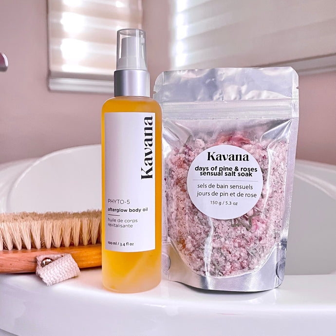 Rest and restore with Kavana. Try our self-care Sunday must have soak: with pine needles and crushed roses in a blend of Himalayan, Dead Sea and Epsom salts. A truly sensual scent!