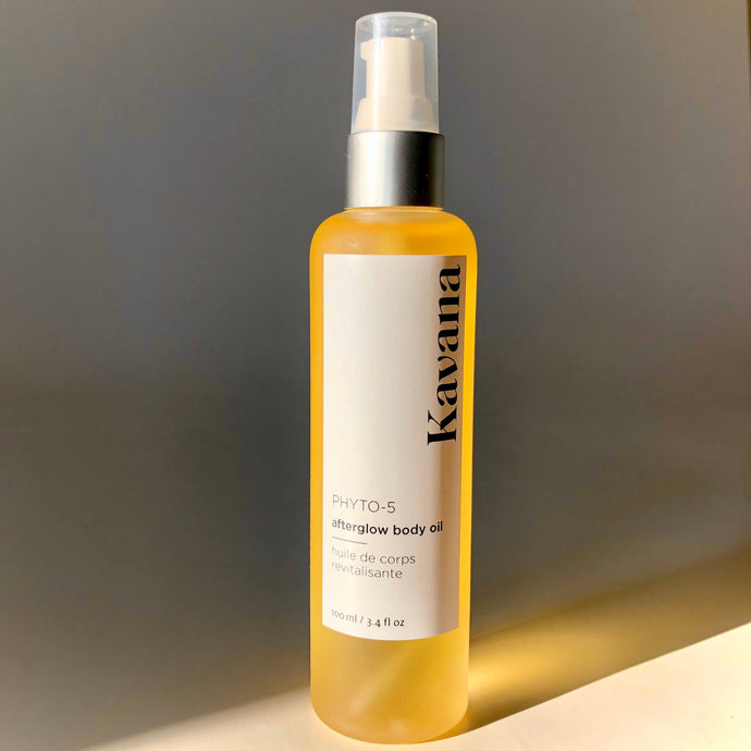 Get satiny soft skin with a fresh, spa-like scent with Kavana's fast-absorbing, lightweight, dry-touch Afterglow Body Oil. Non-toxic and all natural, it's powered by Kavana's PHYTO-5 blend of wildcrafted calendula, comfrey, echinacea plantain and a Chilean rosehip seed oil in a sunflower & rice bran oil blend, moisturizes, protects, soothes and heals chapped, neglected, winter skin. Best used right after a bath or shower to seal moisture in with no greasy after fell!