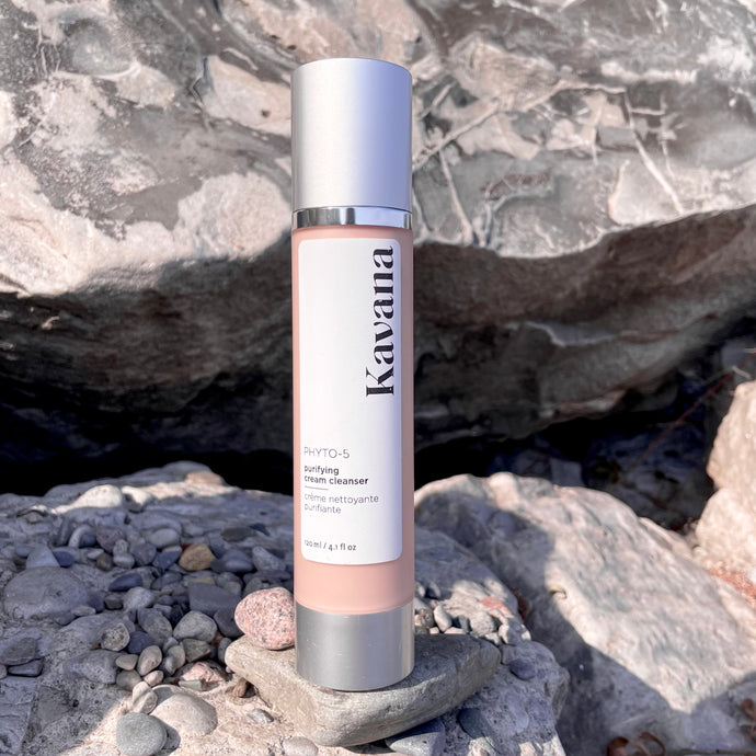 A pillowy cream cleanser, KAVANA's Phyto-5 Purifying Cream Cleanser, gently draws out impurities, excess oil and pollutants to help keep your complexion vibrant and healthy. Skin feels energized, refreshed and clean. PHYTO 5* Kavana's signature blend of healing plants and yucca, moringa oil and Australian rose clay deliver.